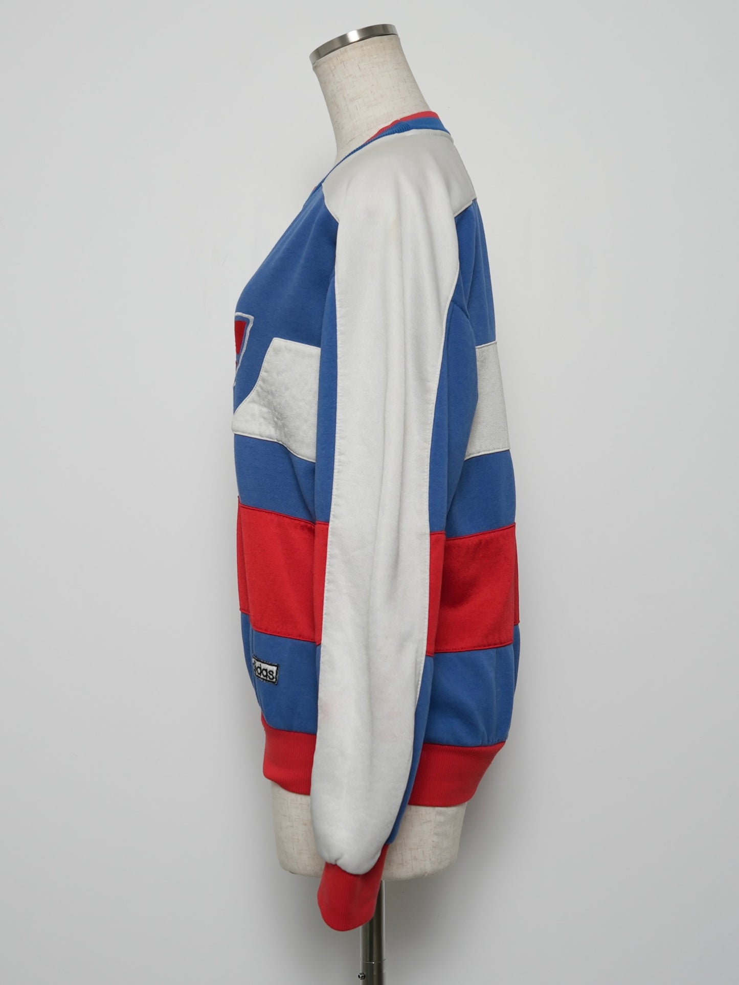 USED SPORTS COLLECTION 80's adidas STRIPED BOLD CREWNECK (women's)
