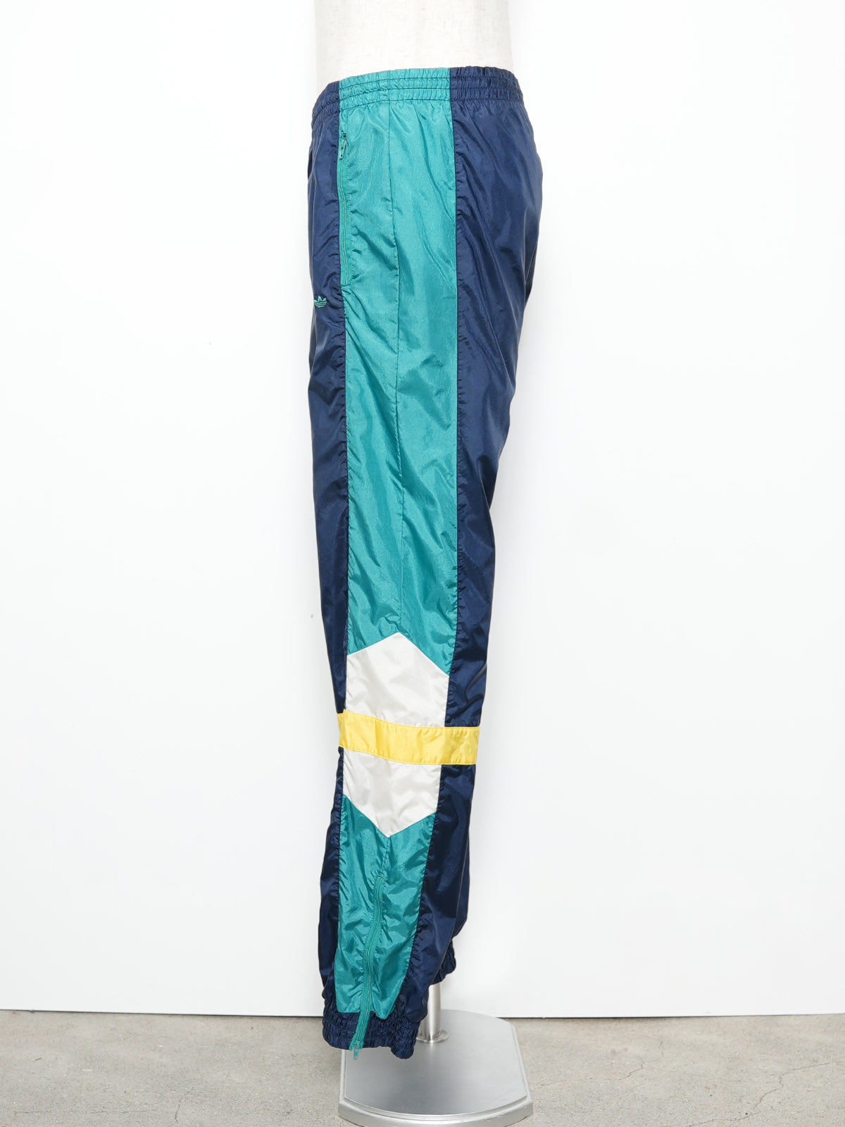 USED SPORTS COLLECTION adidas 90's NYLON TRACK PANTS
